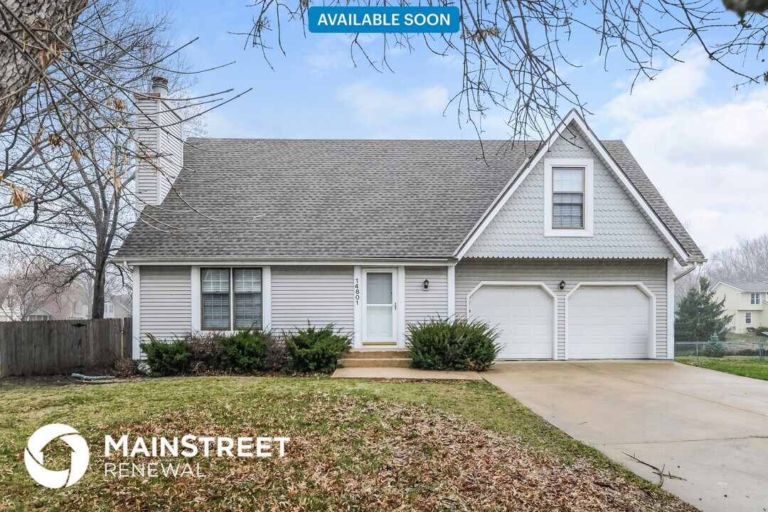 14801 S Brougham Dr in Olathe, KS - Building Photo