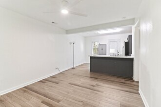 839 Commodore Dr NW in Atlanta, GA - Foto de edificio - Building Photo