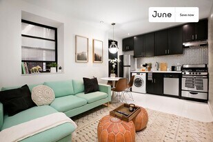 320 Manhattan Ave in New York, NY - Building Photo