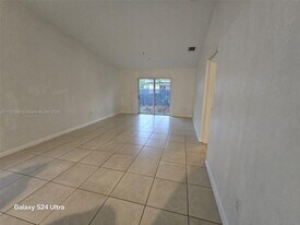 3908 SW 48th Ave, Unit 3908 in Pembroke Park, FL - Building Photo