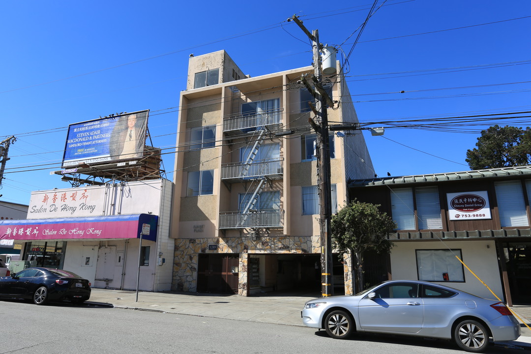 Sunset Plaza in San Francisco, CA - Building Photo