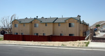 Plaza La Rosa in Apple Valley, CA - Building Photo - Building Photo