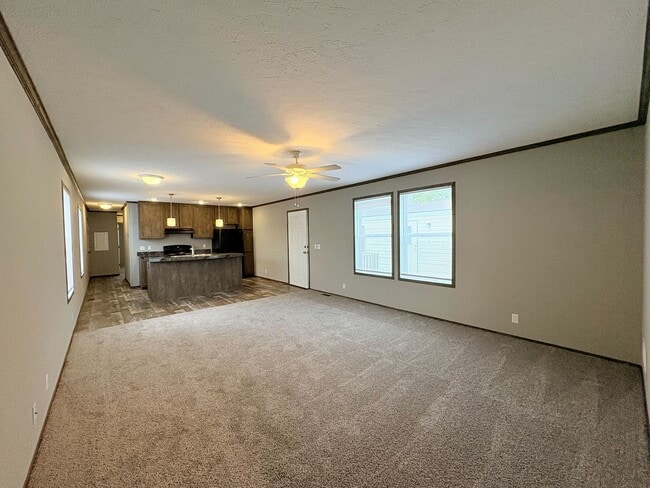 10694 State Rte 762 in Lockbourne, OH - Building Photo - Building Photo