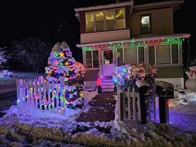 11 Elm St, Unit 11 Elm Street in Derby, CT - Foto de edificio - Building Photo