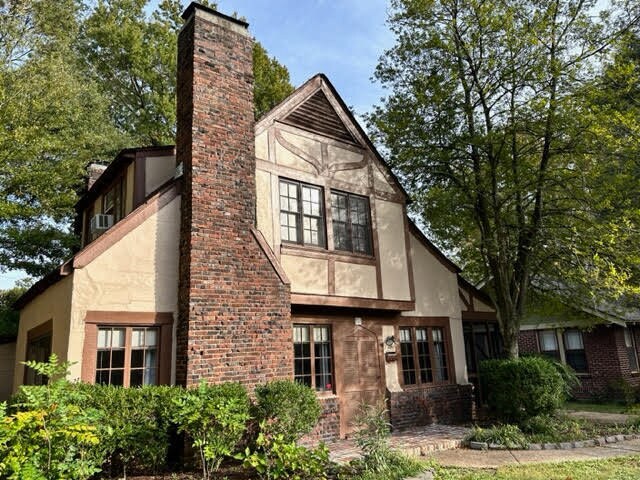 property at 750 N Auburndale St