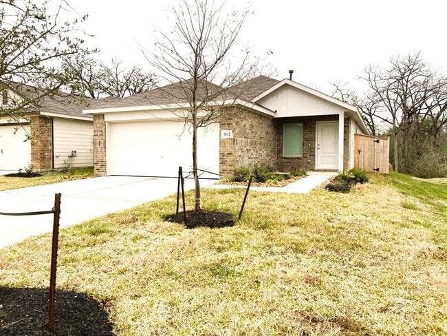 1612 Colina Crk in Conroe, TX - Foto de edificio - Building Photo