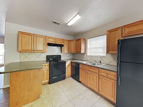 9951 Cedar Mountain Cir in Dallas, TX - Building Photo - Building Photo