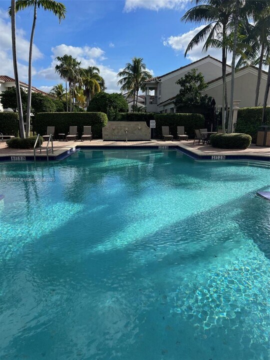 1382 Harbor View W in Hollywood, FL - Foto de edificio