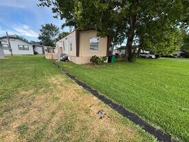 310 N Gaillard St in Baytown, TX - Building Photo