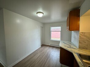 3810 N Lidgerwood St-Unit -2 in Spokane, WA - Building Photo - Building Photo