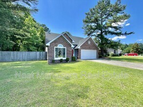 4226 Donegal Dr in Hope Mills, NC - Building Photo - Building Photo