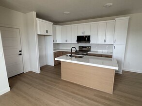 6152 S 4640 W in Kearns, UT - Building Photo - Building Photo