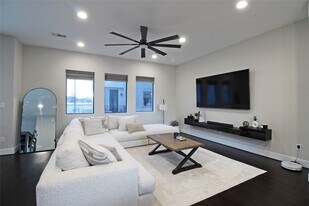 959 St Augustine in Houston, TX - Building Photo