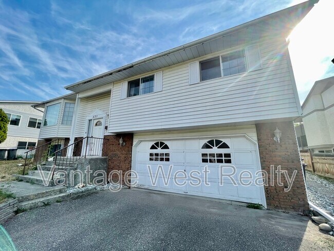 651 Hardie Ct in Kelowna, BC - Building Photo - Building Photo