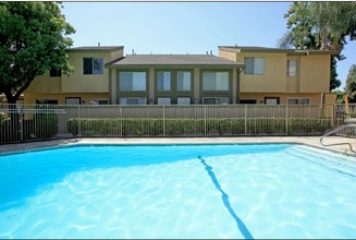 Bridgemont Terrace in Bakersfield, CA - Building Photo - Building Photo