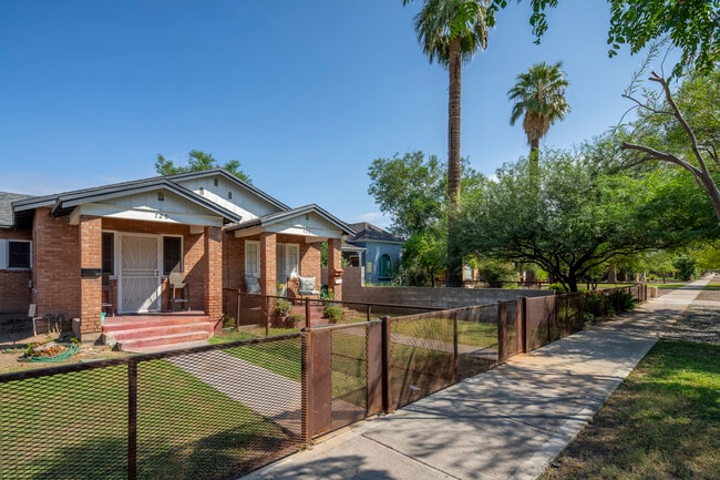Portland Apartments in Phoenix, AZ - Building Photo - Building Photo
