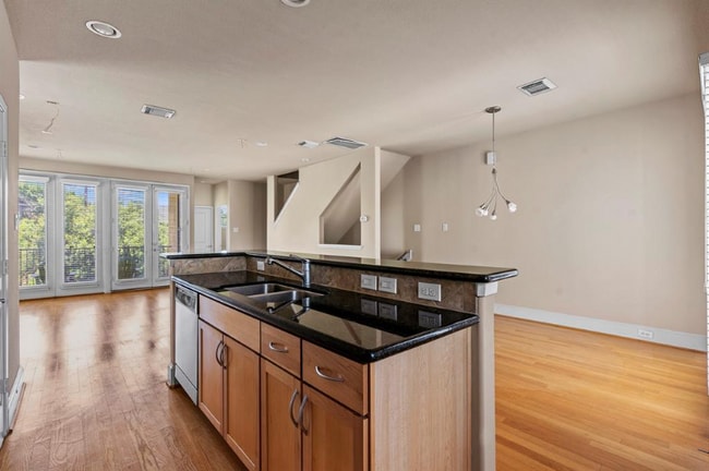 2318 Emancipation Ave in Houston, TX - Building Photo - Building Photo