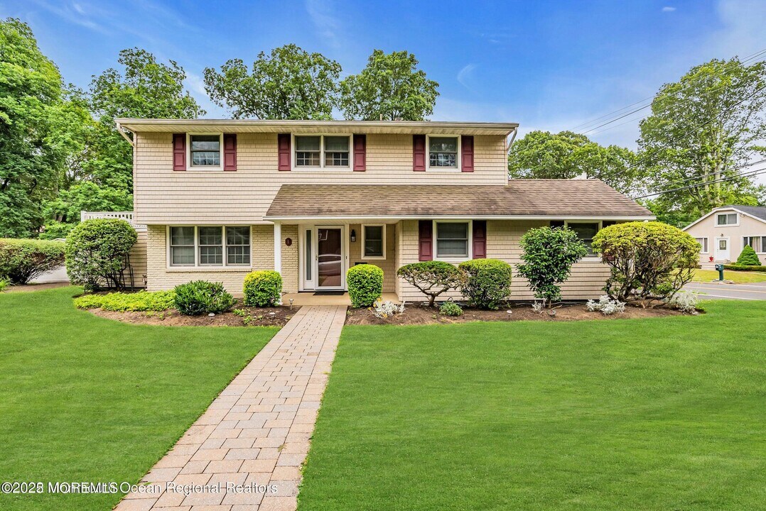 1 Barbara Ln in Ocean Township, NJ - Building Photo