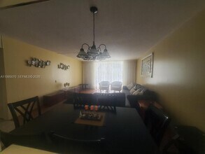 319 NE 14th Ave in Hallandale Beach, FL - Foto de edificio - Building Photo