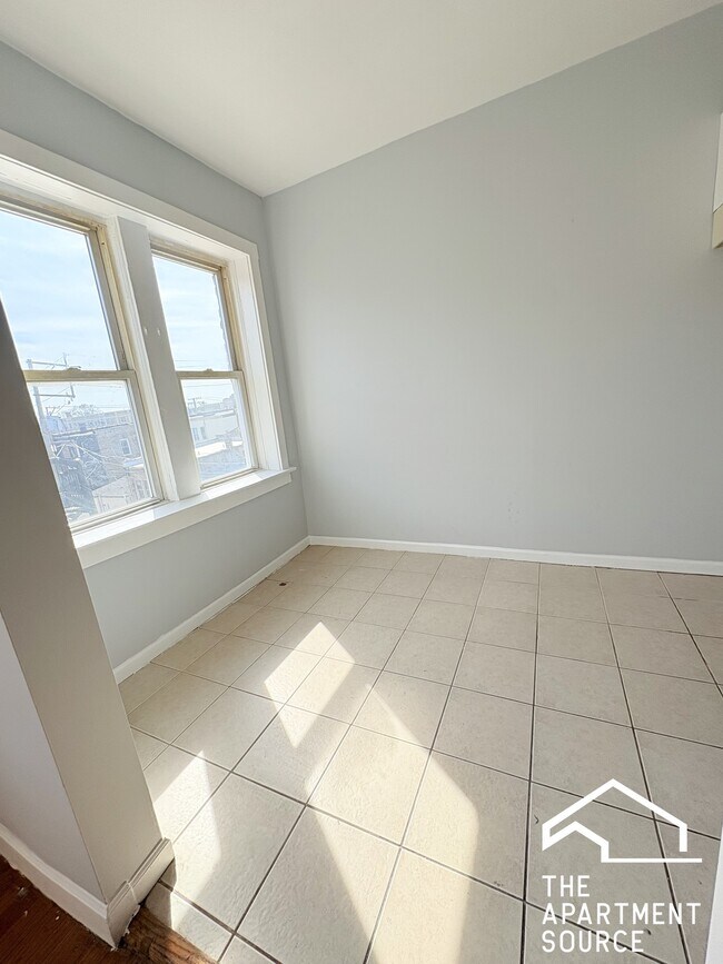 6226 S Western Ave, Unit 306 in Chicago, IL - Foto de edificio - Building Photo