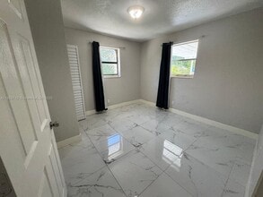 437 NW 17th Ave in Fort Lauderdale, FL - Building Photo - Building Photo
