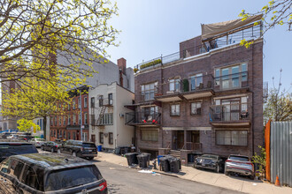 838 Kent Ave in Brooklyn, NY - Building Photo - Building Photo