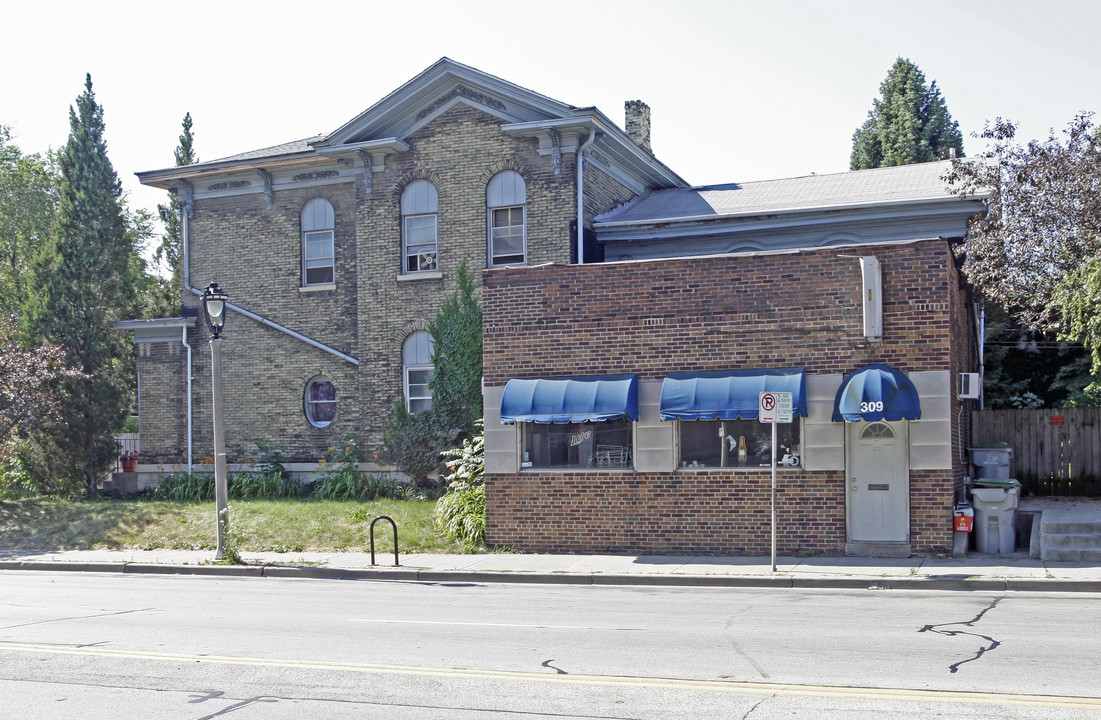 803 S 3rd St in Milwaukee, WI - Building Photo