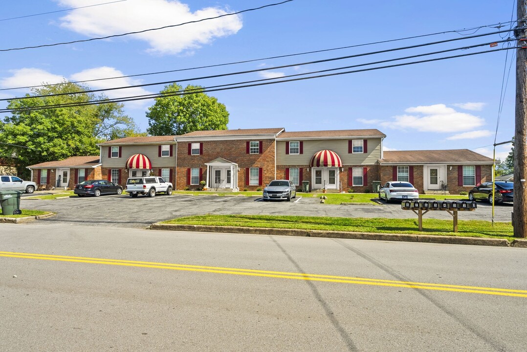 118 N Main St in Springfield, TN - Building Photo