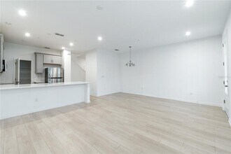 11607 Sunsail Ave in Orlando, FL - Building Photo - Building Photo
