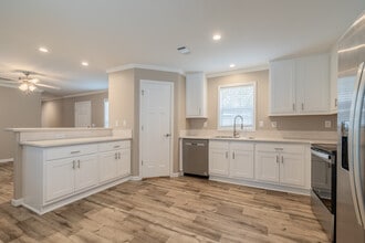 The Breakers in Jacksonville, FL - Building Photo - Building Photo