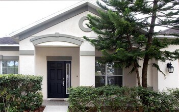 1319 Rowantree Dr in Dover, FL - Building Photo - Building Photo