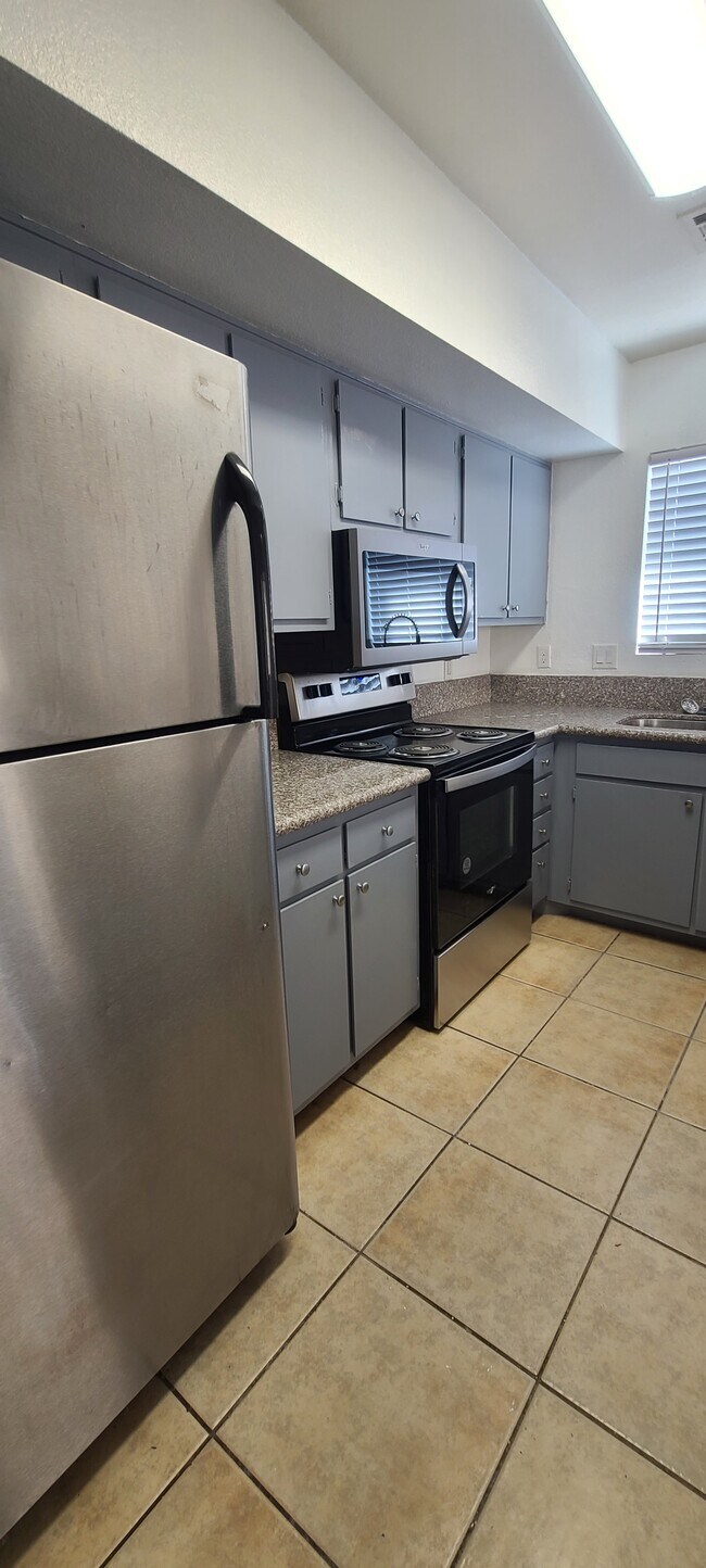 6228 Yerba Ln, Unit D in Las Vegas, NV - Foto de edificio - Building Photo