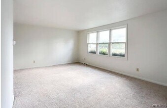 258-LEFT Sundridge Dr in Amherst, NY - Building Photo - Building Photo