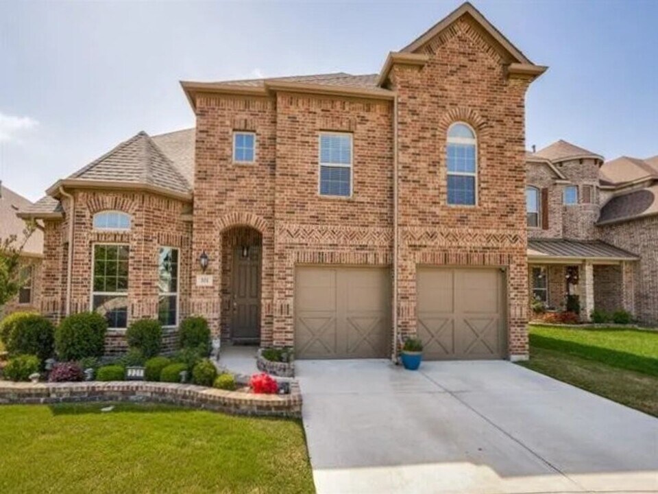 321 Valentino Wy in Grand Prairie, TX - Building Photo