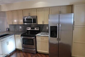 2201 W Union Hills Dr in Phoenix, AZ - Building Photo - Building Photo