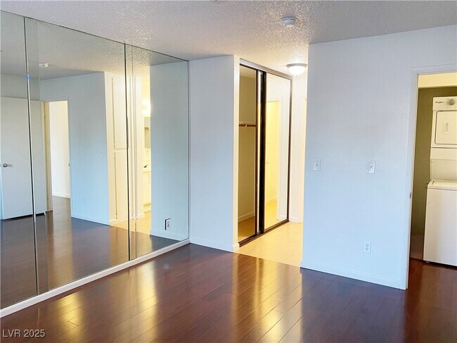 4860 Nara Vista Way in Las Vegas, NV - Foto de edificio - Building Photo