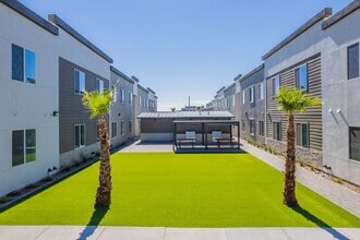The Flats at 45th Ave in Glendale, AZ - Building Photo - Interior Photo