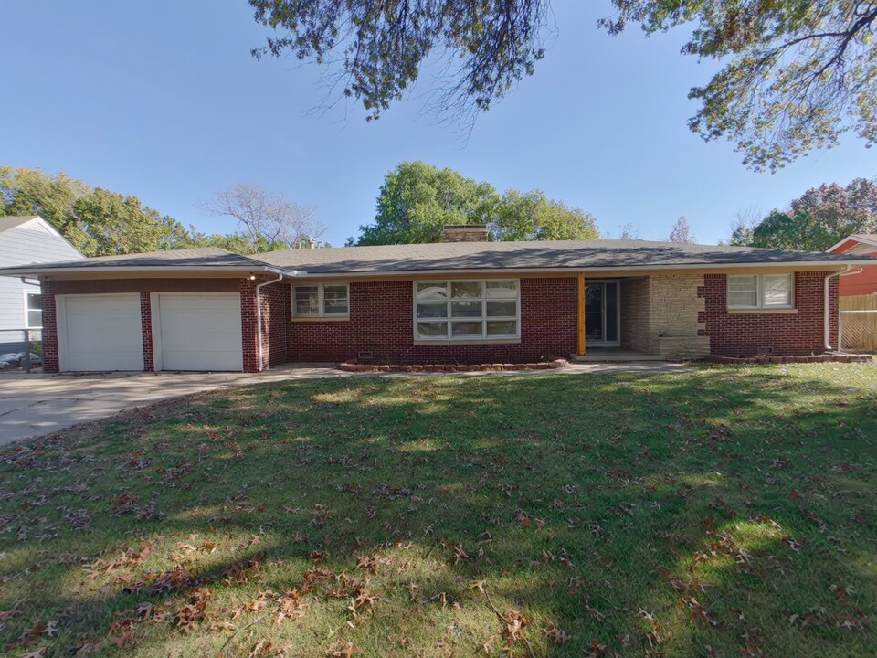 1114 N Parkwood Ln in Wichita, KS - Foto de edificio