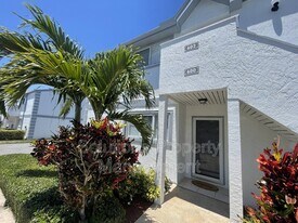 600 Beach Park Ln in Cape Canaveral, FL - Building Photo
