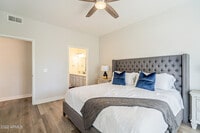 600 Grove Pky photo'