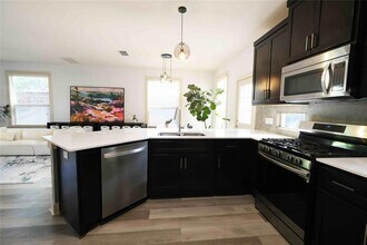 604 Allen St in Austin, TX - Building Photo - Building Photo