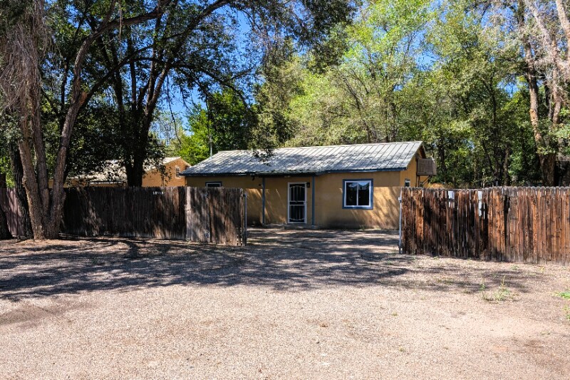 10225 4th St NW in Albuquerque, NM - Building Photo