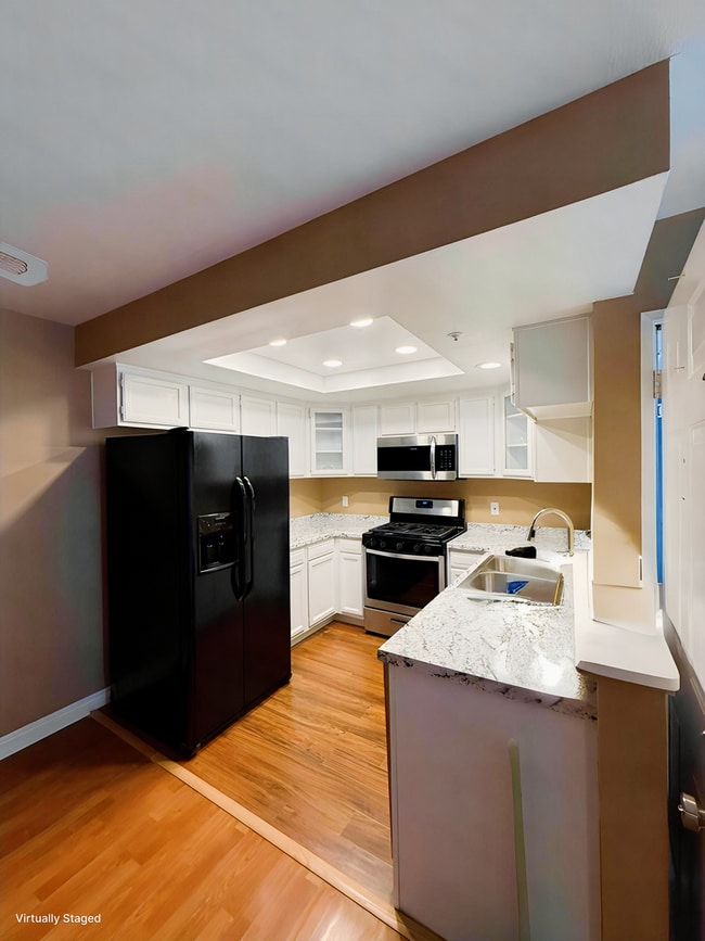 101 S Lakeview Ave in Placentia, CA - Building Photo - Building Photo