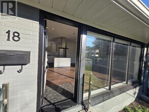 18 Deerfield Rd in Toronto, ON - Building Photo - Building Photo