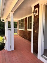 33 Starr Dr W in Narragansett, RI - Building Photo