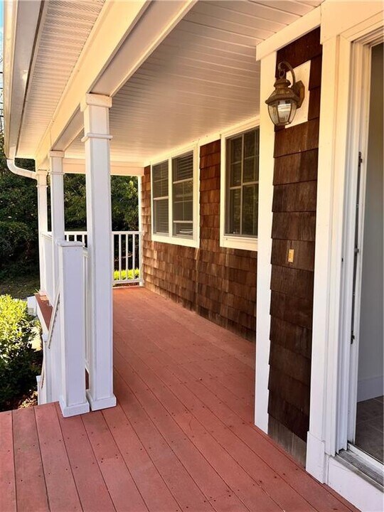 33 Starr Dr W in Narragansett, RI - Building Photo