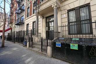 342-344 E 15th St in New York, NY - Foto de edificio - Building Photo