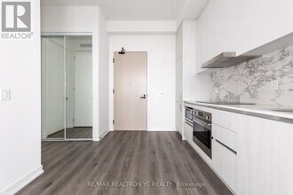 225-4225 Commerce St in Vaughan, ON - Building Photo - Building Photo