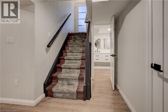 111 Midland Dr in Kitchener, ON - Building Photo - Building Photo