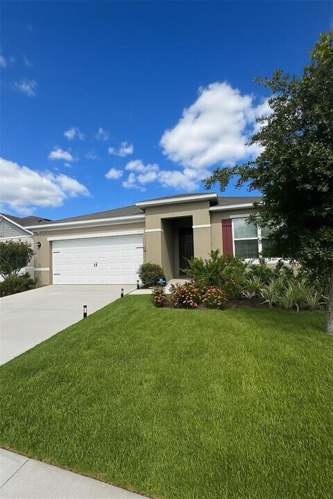 324 Sofia Ln in Lake Alfred, FL - Building Photo